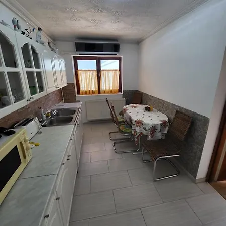 Almas Vendeghaz Apartment Tiszaujvaros Exterior photo